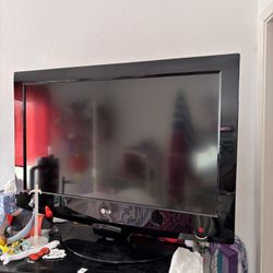 32” LG TV (NOT A SMART TV)