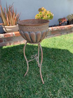 Rustic Style Metal Plant Stand