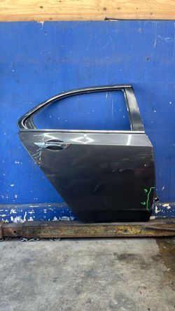 2009 - 2012 Acura tsx rear right side door OEM