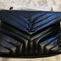 SAINT LAURENT
Loulou medium quilted leather shoulder bag Black