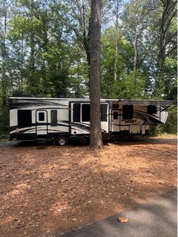FUZION IMPACT-Toy Hauler Fifth Wheels