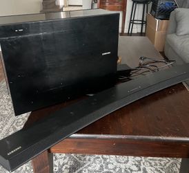 Samsung 2.1 300 watt Curved Soundbar System