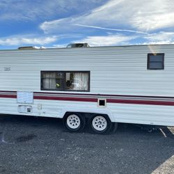 1988 Resort 24’ Sleeps 6