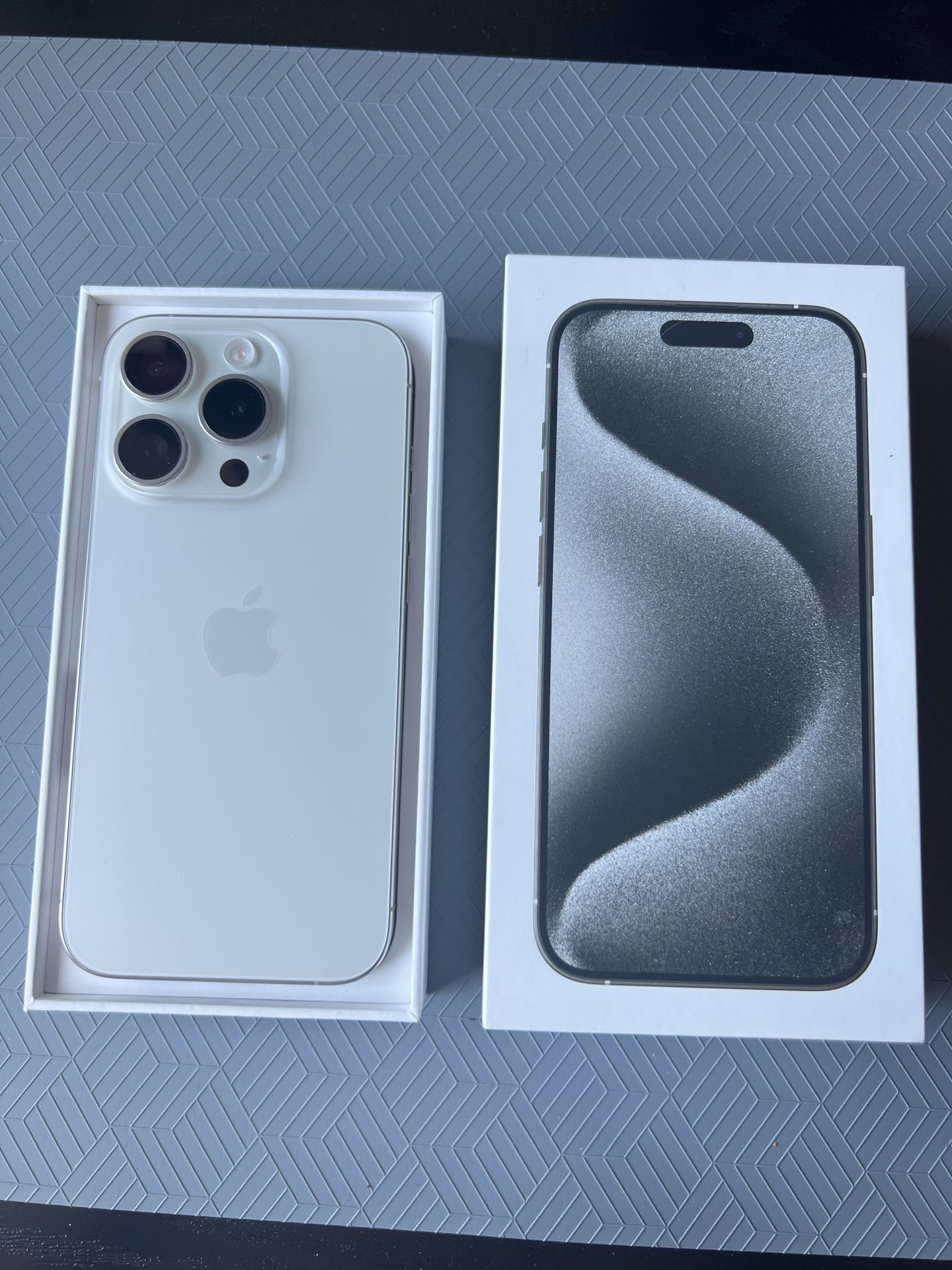 iPhone 15 Pro White Titanium 1TB (Unlocked)