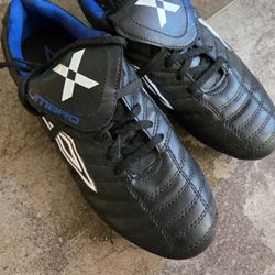 Umbro mens Size 10 Soccer Cleats Black/Blue Lace Up