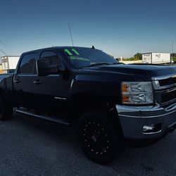 2011 Chevy Silverado 2500HD 6.6L Diesel 4x4 w/ 80k miles