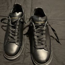 Triple Black Alexander Mqueens