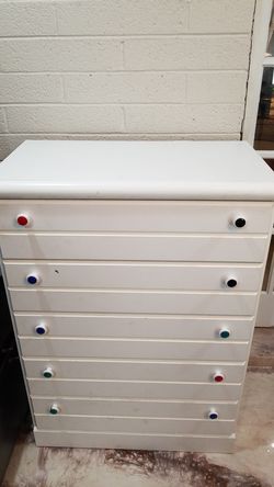 White kids 5 drawer dresser.