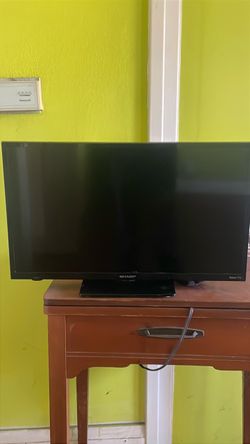 Sharp 24" Smart Roku TV