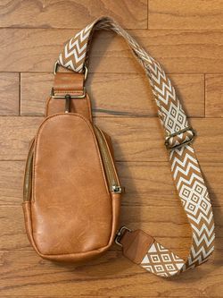 New crossbody bag, cognac with chevron strap