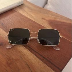 Ray bans sun glasses