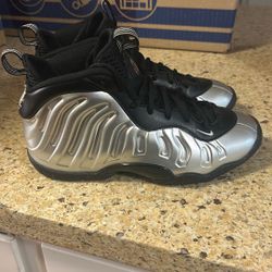 Nike Foamposite “Metallic” Sz 5.5y