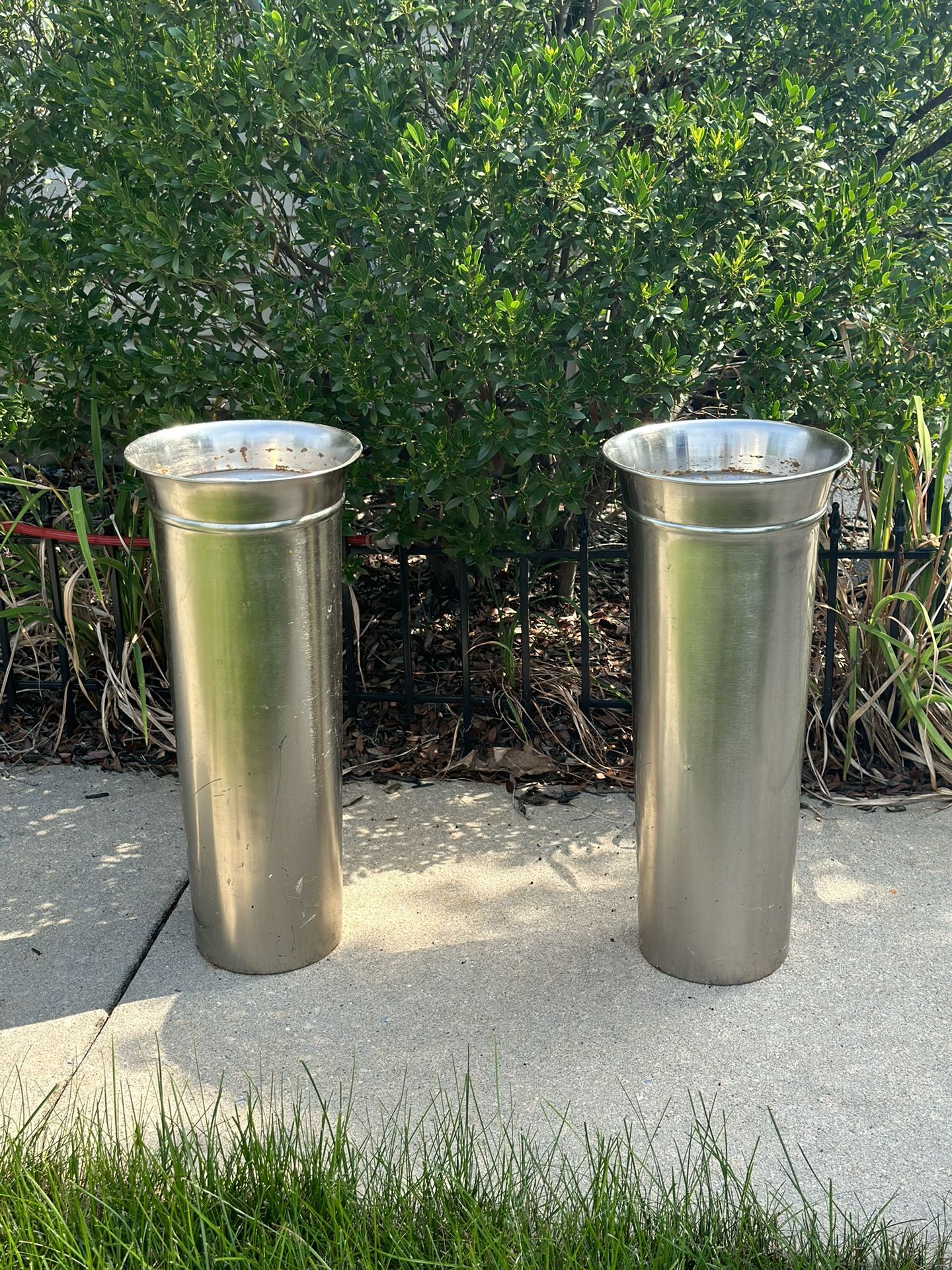 2x Threshold Planters