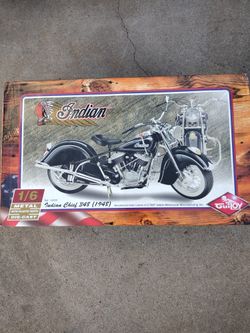 Large 1/6 Scale 1948 Indian Motorcycle Collectible Diecast In The Box No Offers No Trade 75th Ave Indian School Serious Buyers Only Please