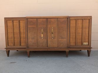 Vintage console radio