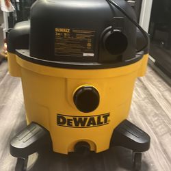 DEWALT 9 Gallon  Wet/Dry Vac DXV09PZ