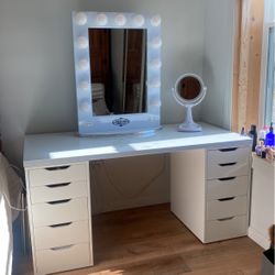 Makeup Mirror With Dimmer! Excellent Quality! With Vanity Desk And Drawers.