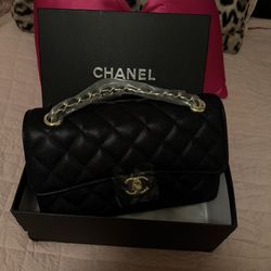 Black Purse. 