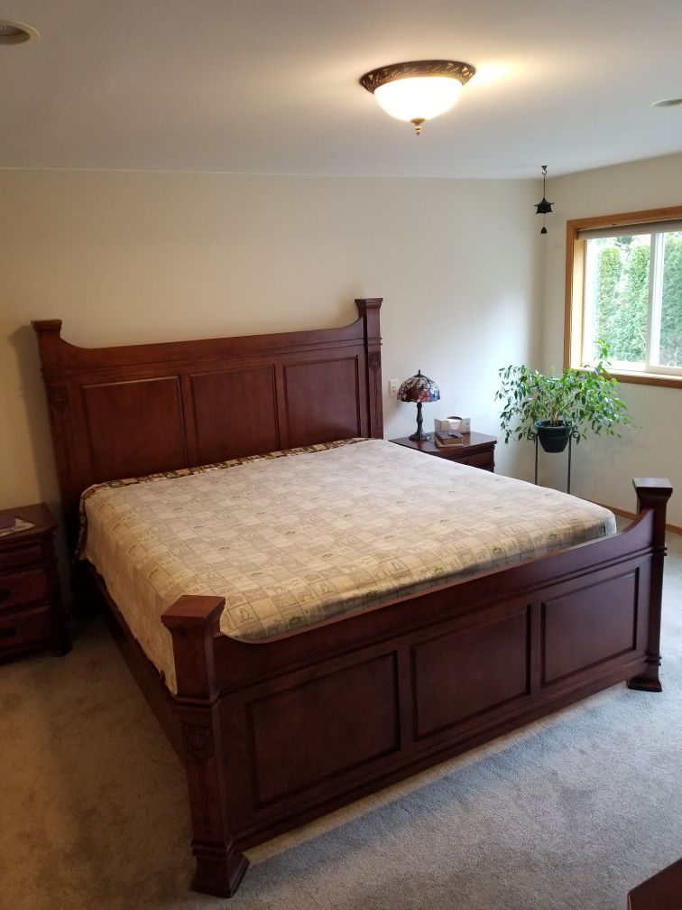4-piece King Bedroom Set