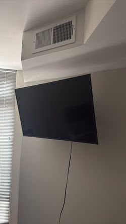 “50 Roku TV + Wallmount