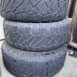 285/70/r17 Nitto Ridgegrapplers