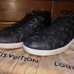 Louis Vuitton Men’s Shoe Size 9.5