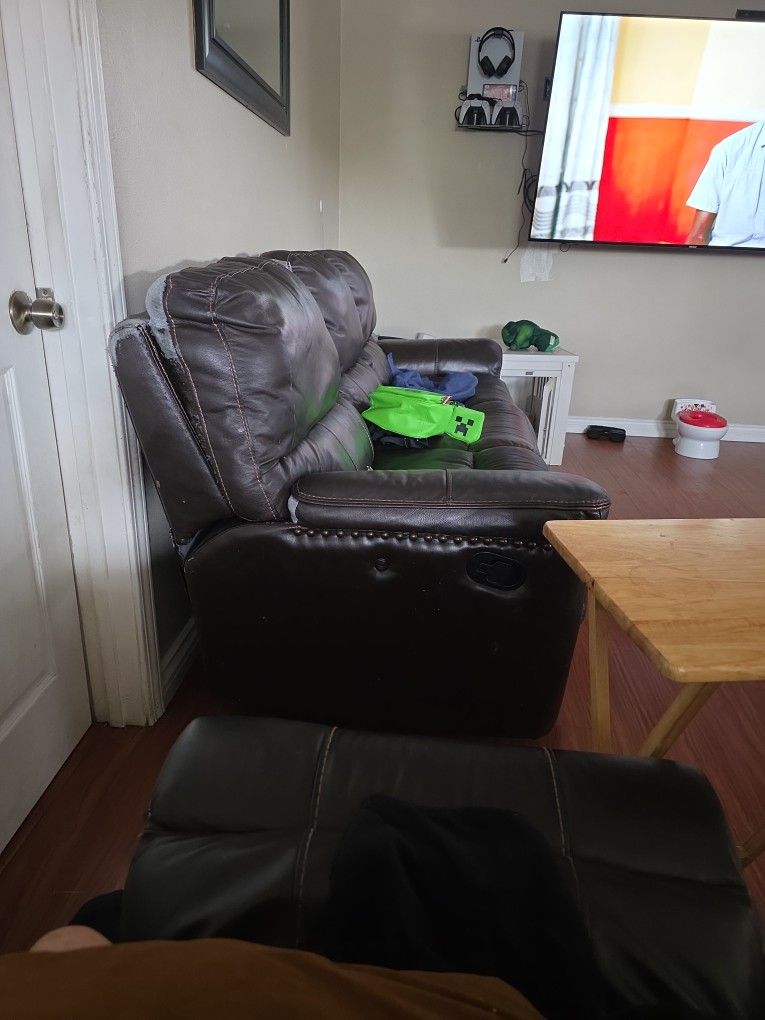 Recliner Sofas FREE