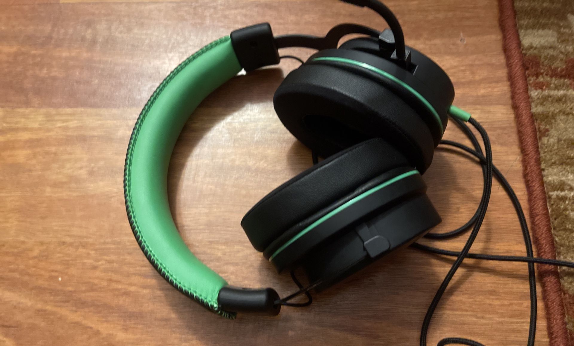 Gaming, headphones