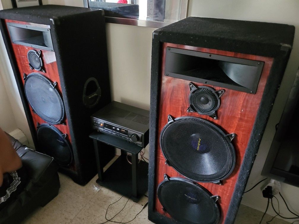 Pro studio speaker system.. 1000 watts..