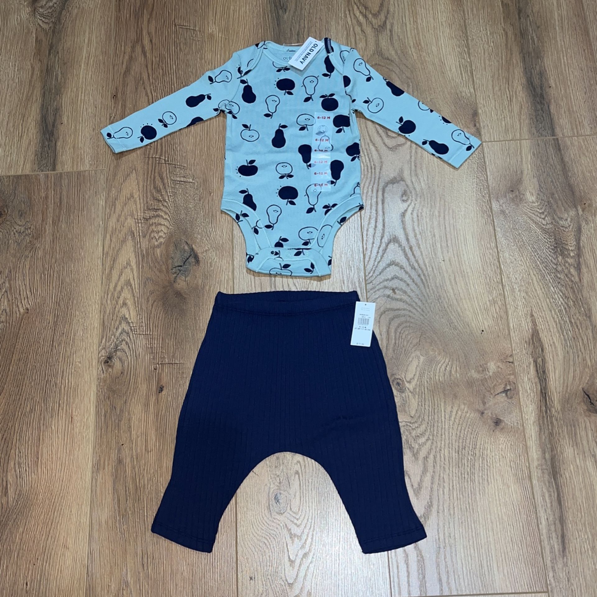 Old Navy Baby Boy’s / Girl’s Pear Onesie and Leggings Set, Size 6-12 Months