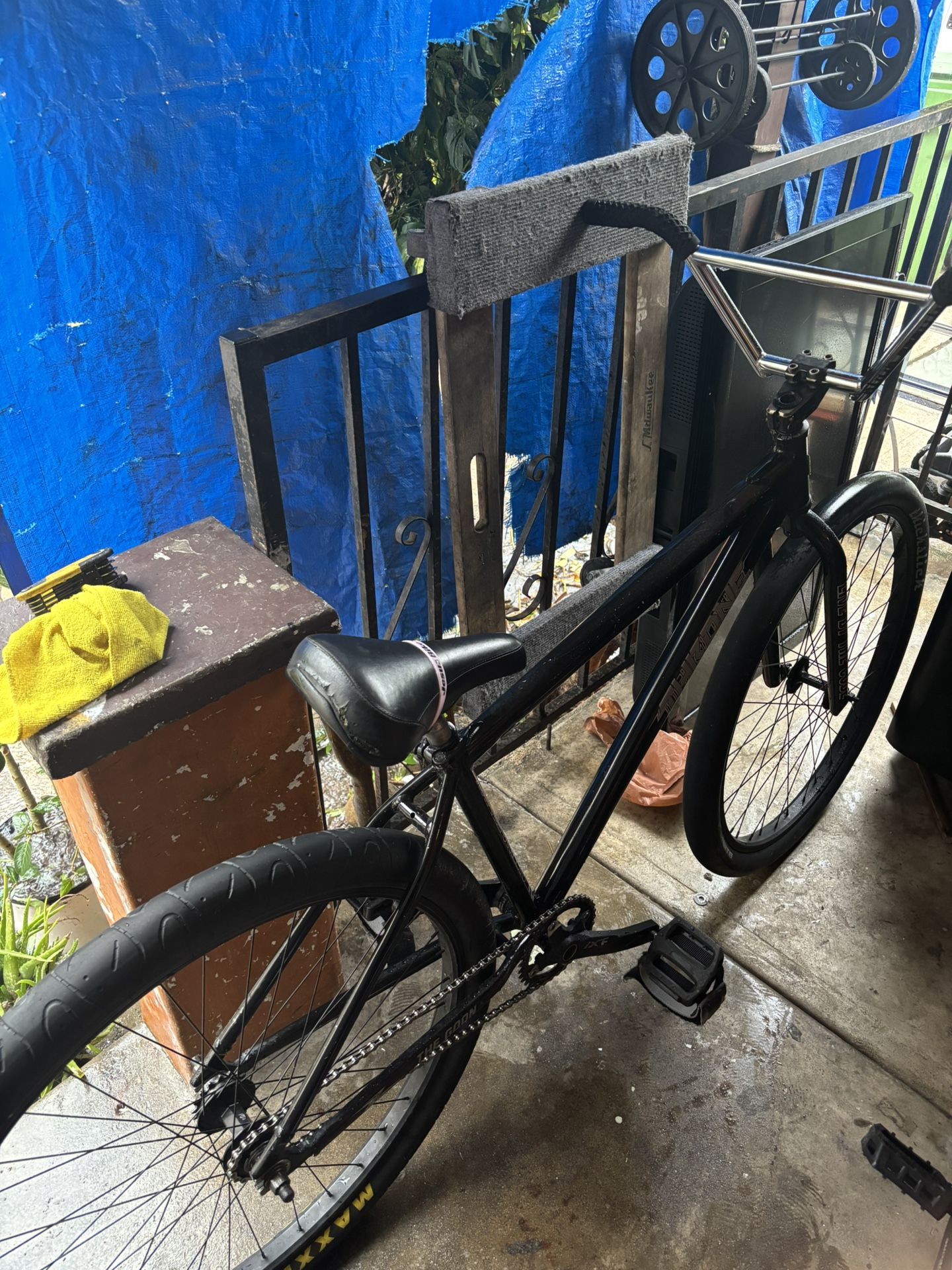 Fxd Throne shadow 29 in