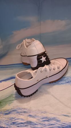 Converse Chuck Taylor Platform Unisex Shoes


Size  Men's 3.5 Women's 5