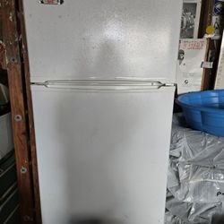 Magic Chef Refrigerator  30 Wide