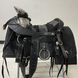Nueva Montura Charra Bordada Con Herrage Y Fuste Plateado Completo
