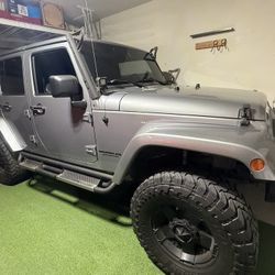 2013 Sahara Jeep Wrangler 4x4 