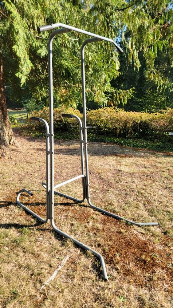 Pull up/ push-up/ dip bar.