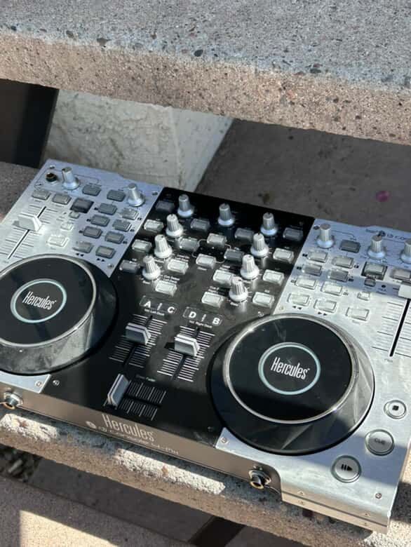 Hercuels Dj Console 4-x