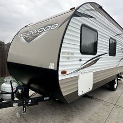 2018 FOREST RIVER WILDWOOD FSX 177BH For Sale Or Trade For RV Or Class C Motorhome