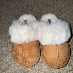 Slide On Like Ugg Slippers 