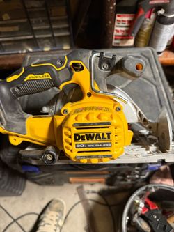 DEWALT DCS565B 20V MAX 6-1/2" Brushless Cordless Circular Saw  with  Dewalt hard case