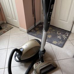 Almost New Kenmore Elite Vacuum Cleaner 