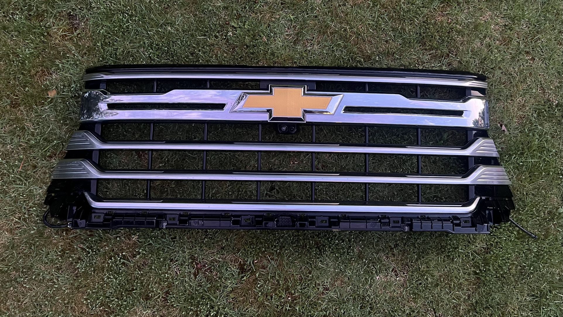 2024-2025 Chevy Silverado HD High Country Grille Assembly w/Camera