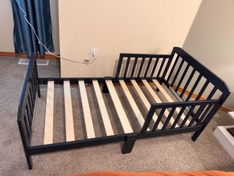Toddler bed