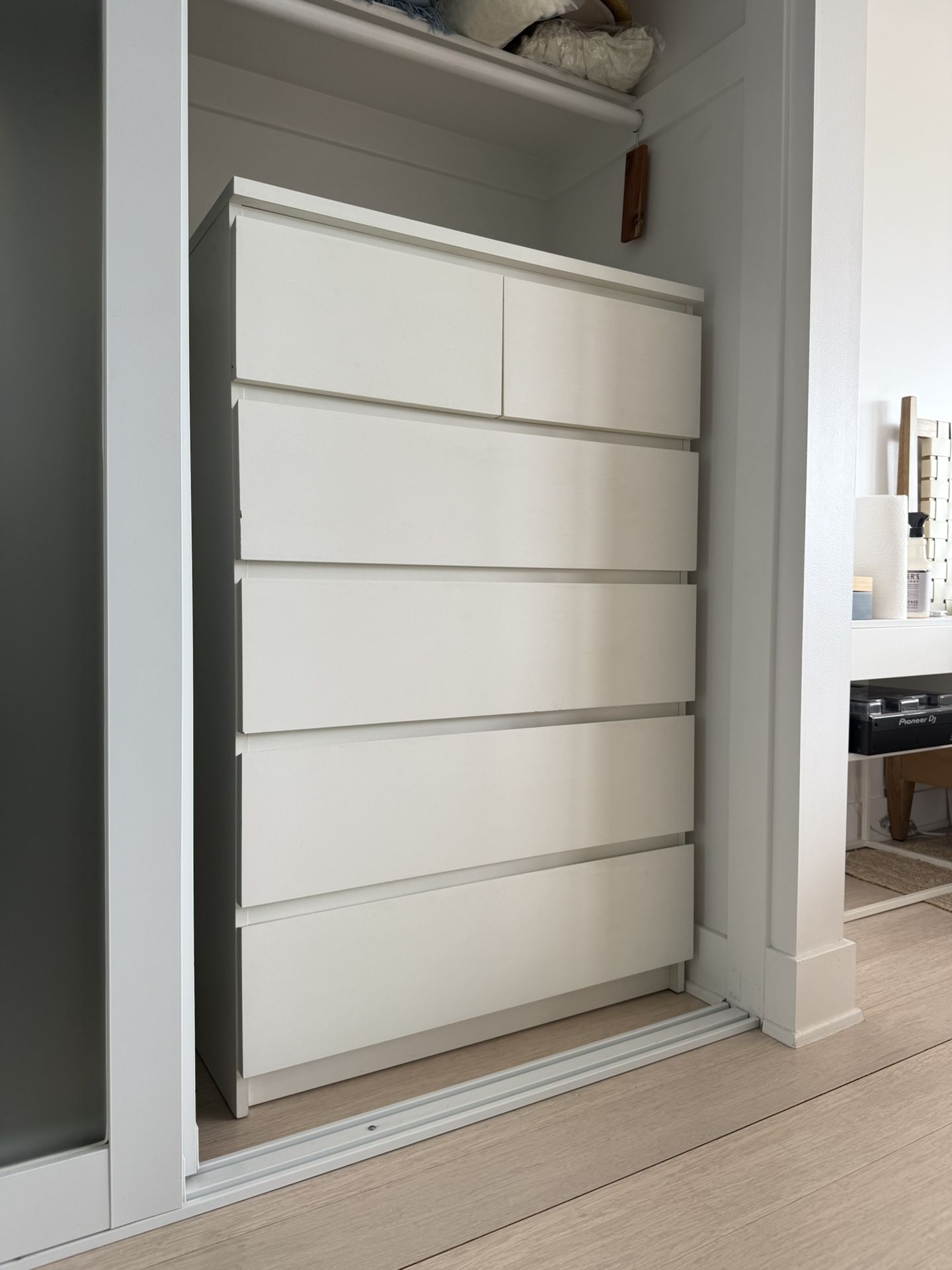 IKE dresser White