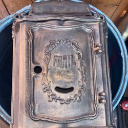mailbox vintage Cast steel