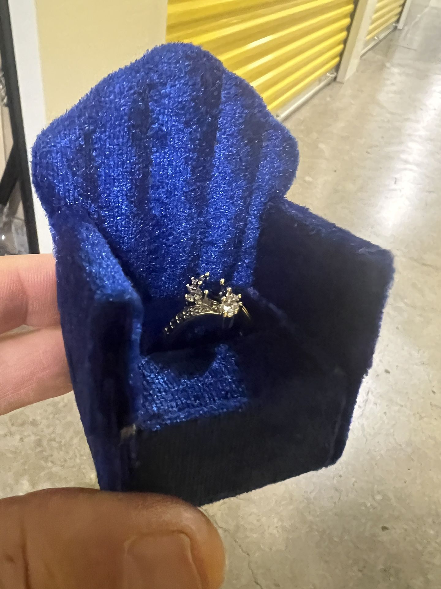 Vintage Gold Tone / CZ Ring With Chair Display