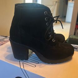 Women Boot With Heel 