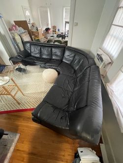 VINTAGE BLACK ITALIAN L COUCH / SECTIONAL