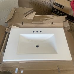 Glacier Bay 30 in. Single Sink White Freestanding Bath Vanity with White Cultured Marble Top (Assembled)