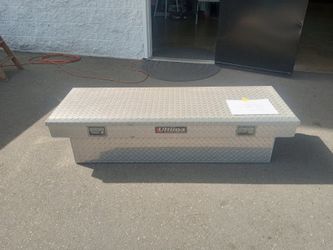 Truck tool box